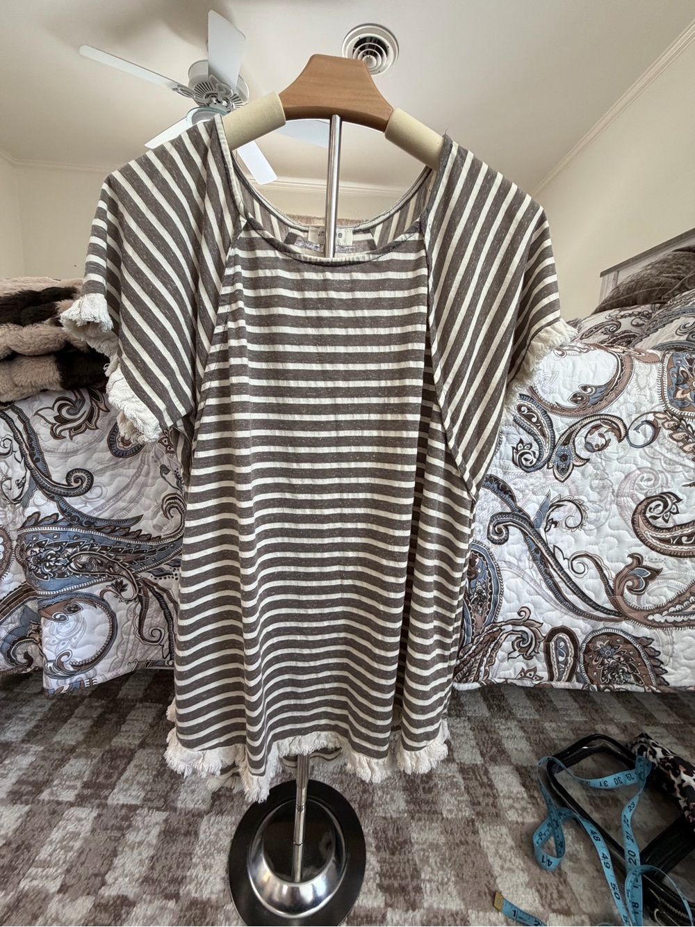 Umgee Size M. Striped Fringe Hem Short Sleeve Tunic, Taupe & White